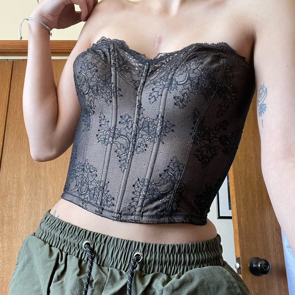 Black and Nude Victoria’s secret Corset Top (34C)